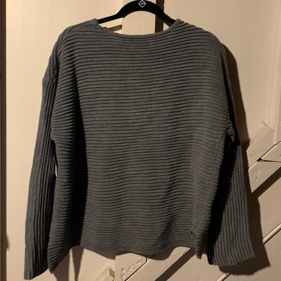 NWT Gray Ribbed Sweater - Picture 3 of 3